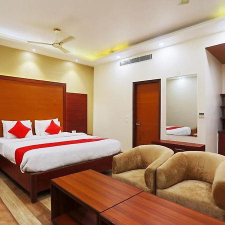 Hotel Capital O Green Palms Near Jhilmil Metro Station Neu-Delhi Exterior foto