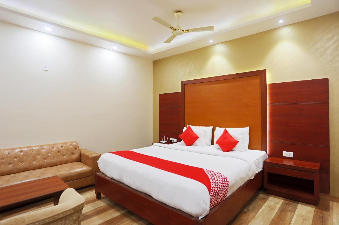 Hotel Capital O Green Palms Near Jhilmil Metro Station Neu-Delhi Exterior foto