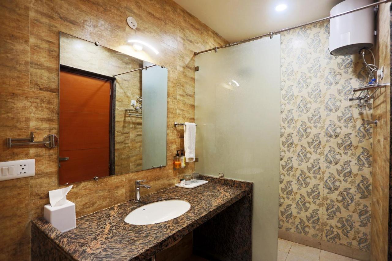 Hotel Capital O Green Palms Near Jhilmil Metro Station Neu-Delhi Exterior foto