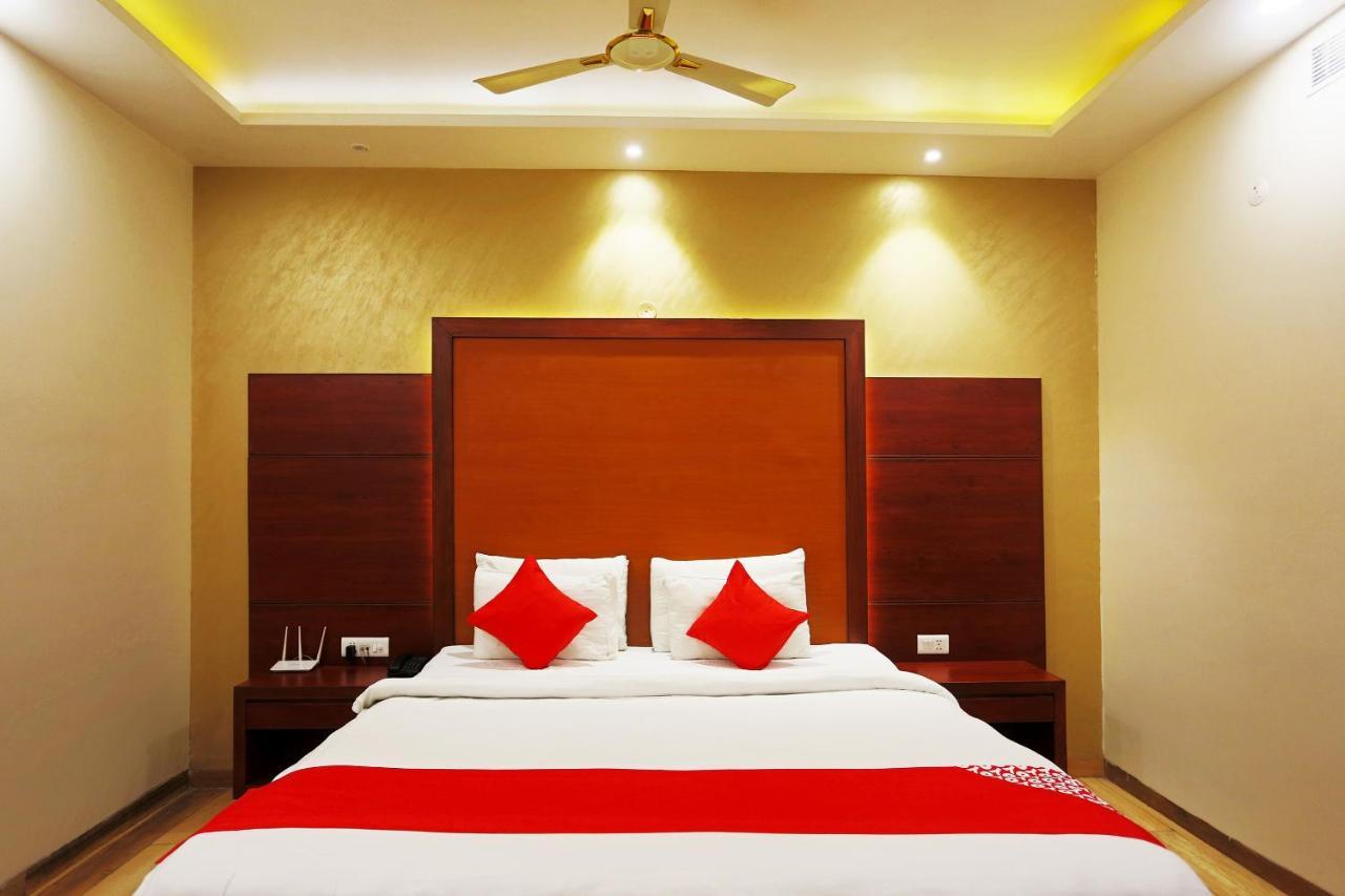 Hotel Capital O Green Palms Near Jhilmil Metro Station Neu-Delhi Exterior foto