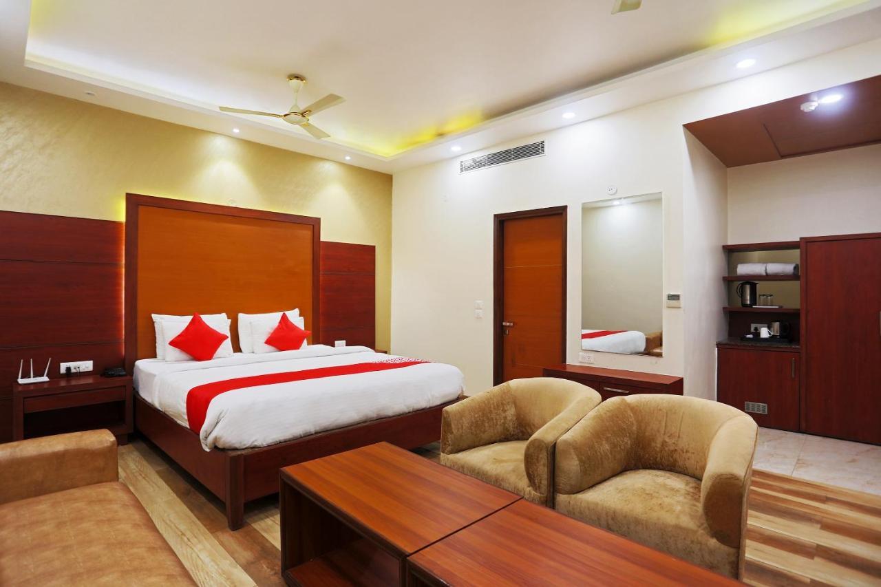 Hotel Capital O Green Palms Near Jhilmil Metro Station Neu-Delhi Exterior foto