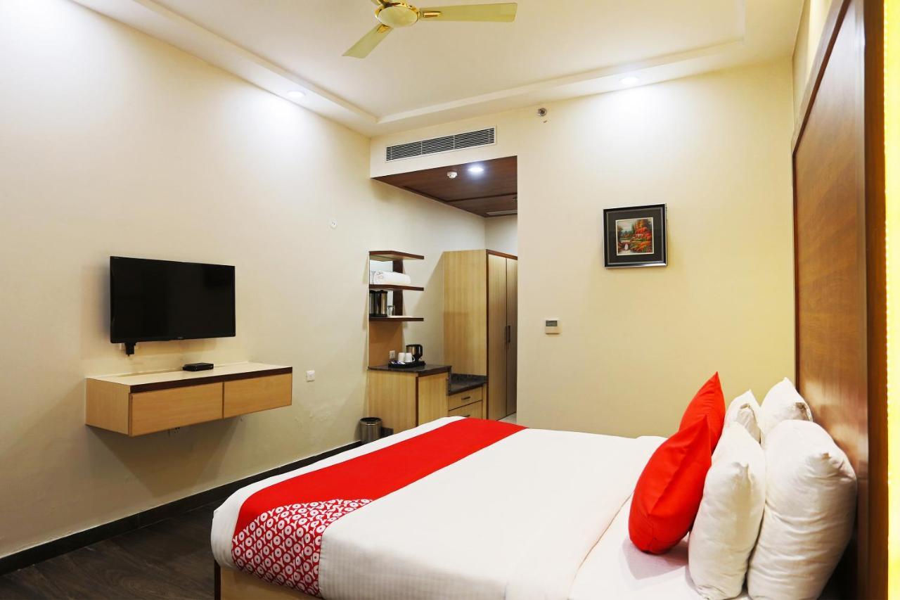 Hotel Capital O Green Palms Near Jhilmil Metro Station Neu-Delhi Exterior foto