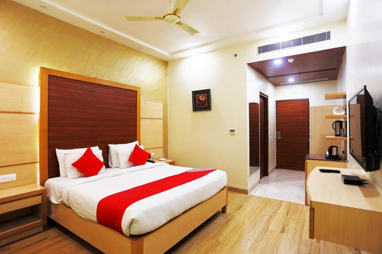 Hotel Capital O Green Palms Near Jhilmil Metro Station Neu-Delhi Exterior foto