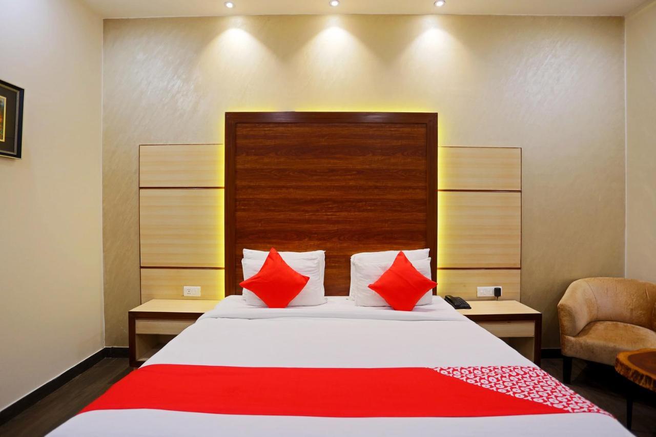Hotel Capital O Green Palms Near Jhilmil Metro Station Neu-Delhi Exterior foto