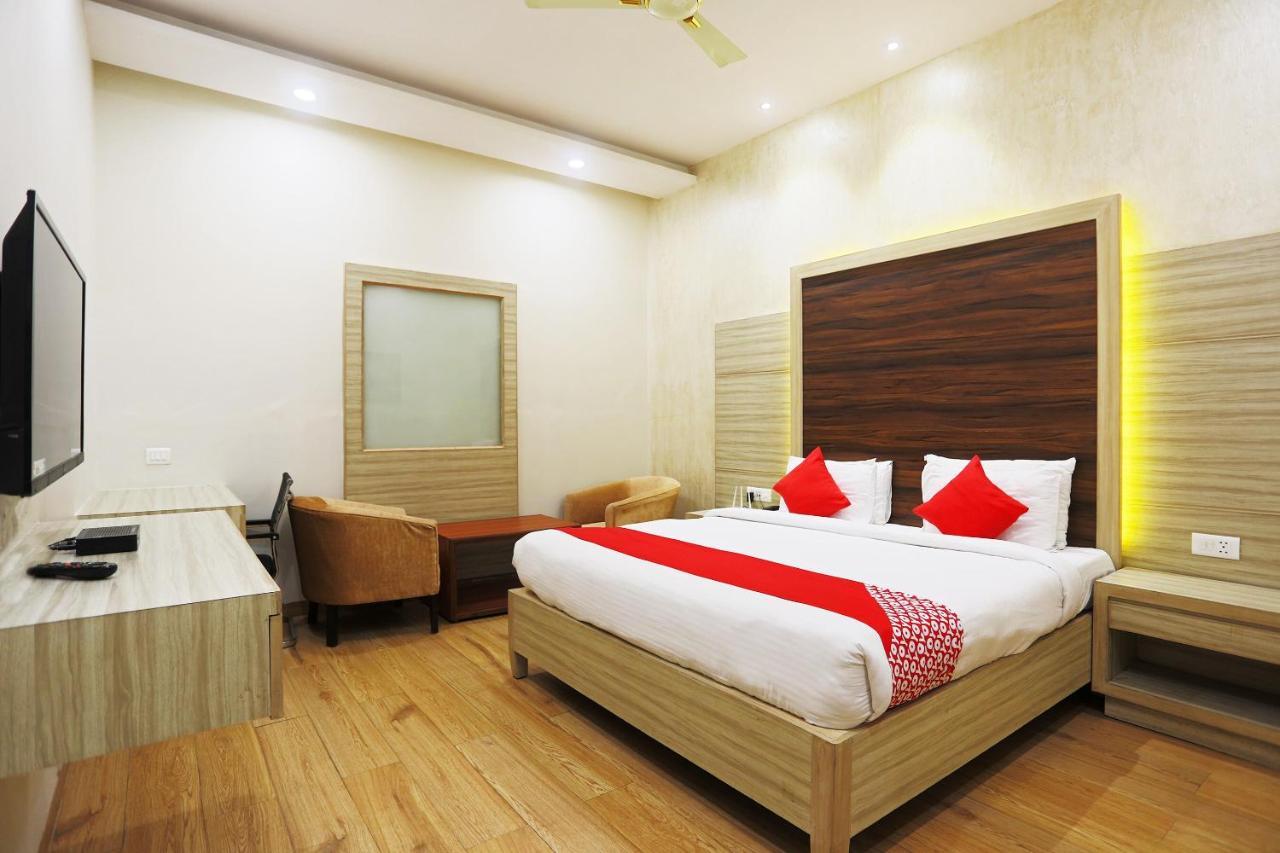 Hotel Capital O Green Palms Near Jhilmil Metro Station Neu-Delhi Exterior foto