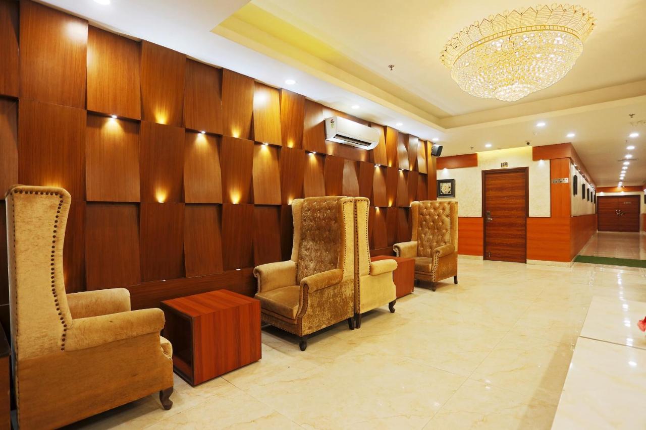 Hotel Capital O Green Palms Near Jhilmil Metro Station Neu-Delhi Exterior foto