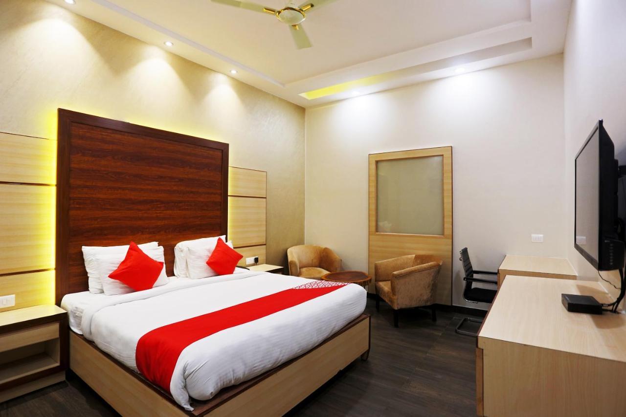 Hotel Capital O Green Palms Near Jhilmil Metro Station Neu-Delhi Exterior foto