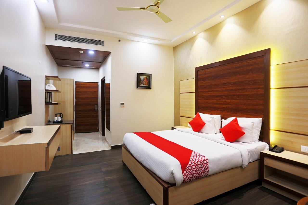 Hotel Capital O Green Palms Near Jhilmil Metro Station Neu-Delhi Exterior foto