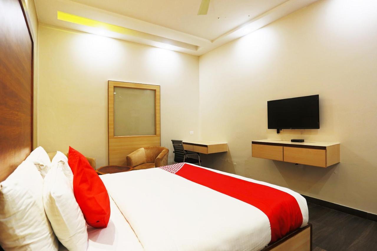 Hotel Capital O Green Palms Near Jhilmil Metro Station Neu-Delhi Exterior foto