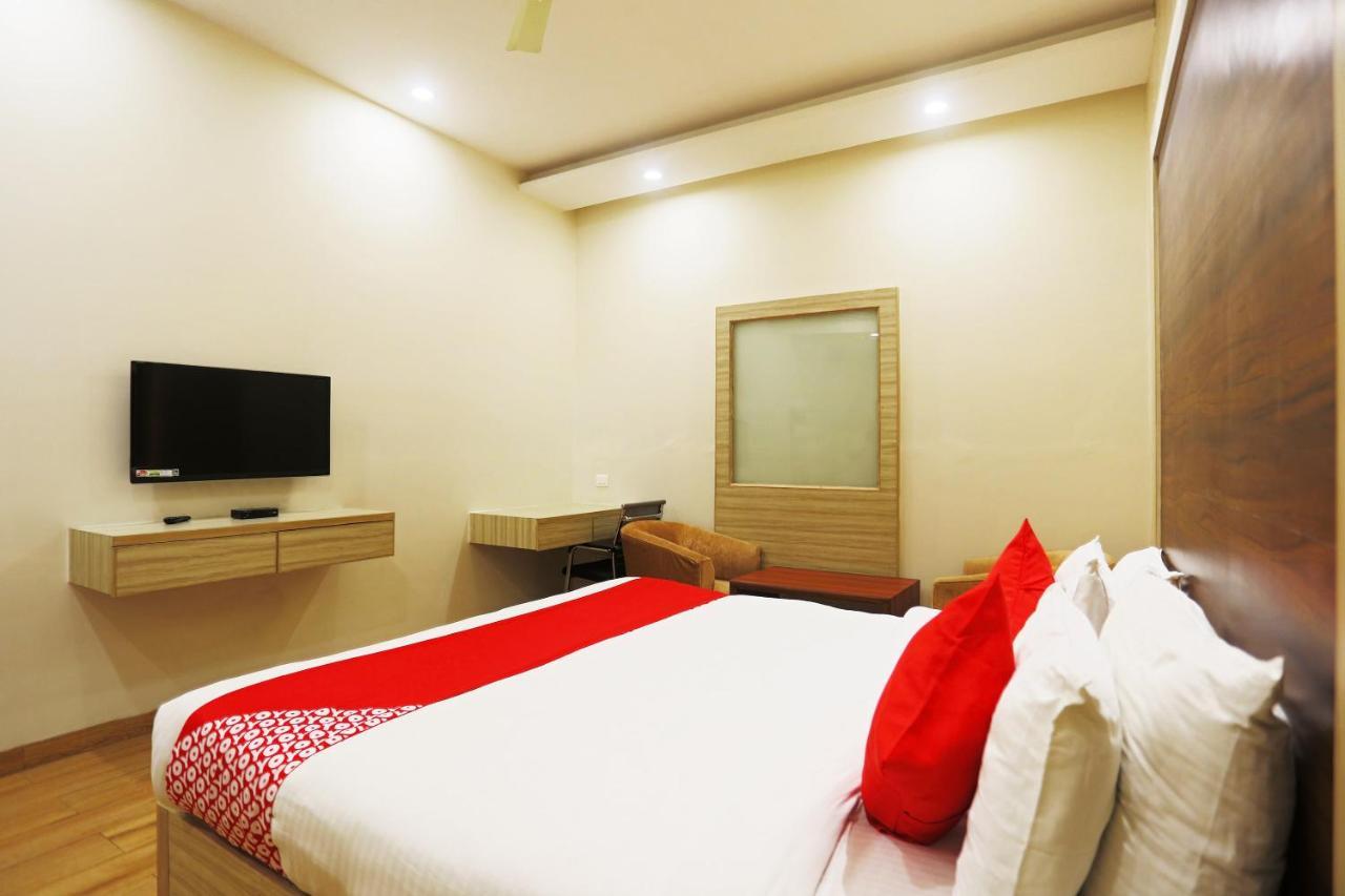 Hotel Capital O Green Palms Near Jhilmil Metro Station Neu-Delhi Exterior foto