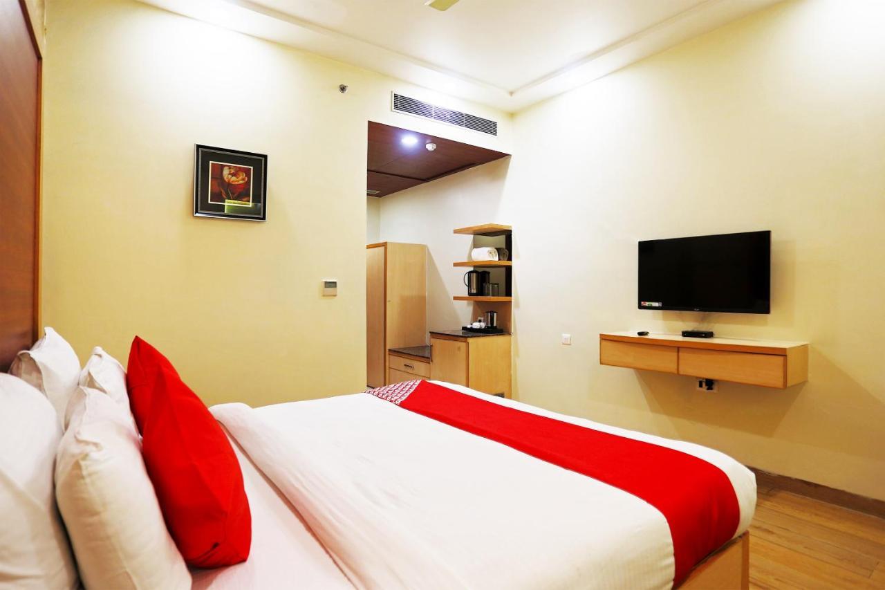 Hotel Capital O Green Palms Near Jhilmil Metro Station Neu-Delhi Exterior foto