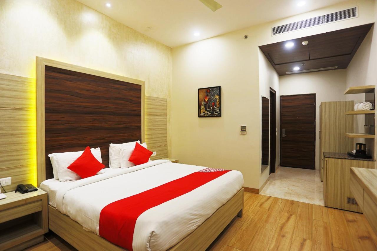 Hotel Capital O Green Palms Near Jhilmil Metro Station Neu-Delhi Exterior foto